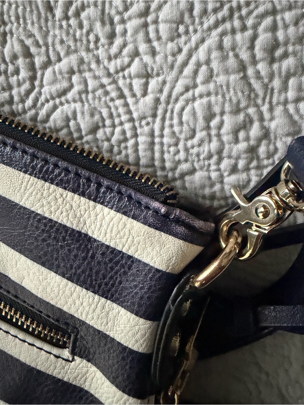 Poppy & Peonies Everday Crossbody in Navy and White Striped with Gold Hardware - Picture 10 of 10